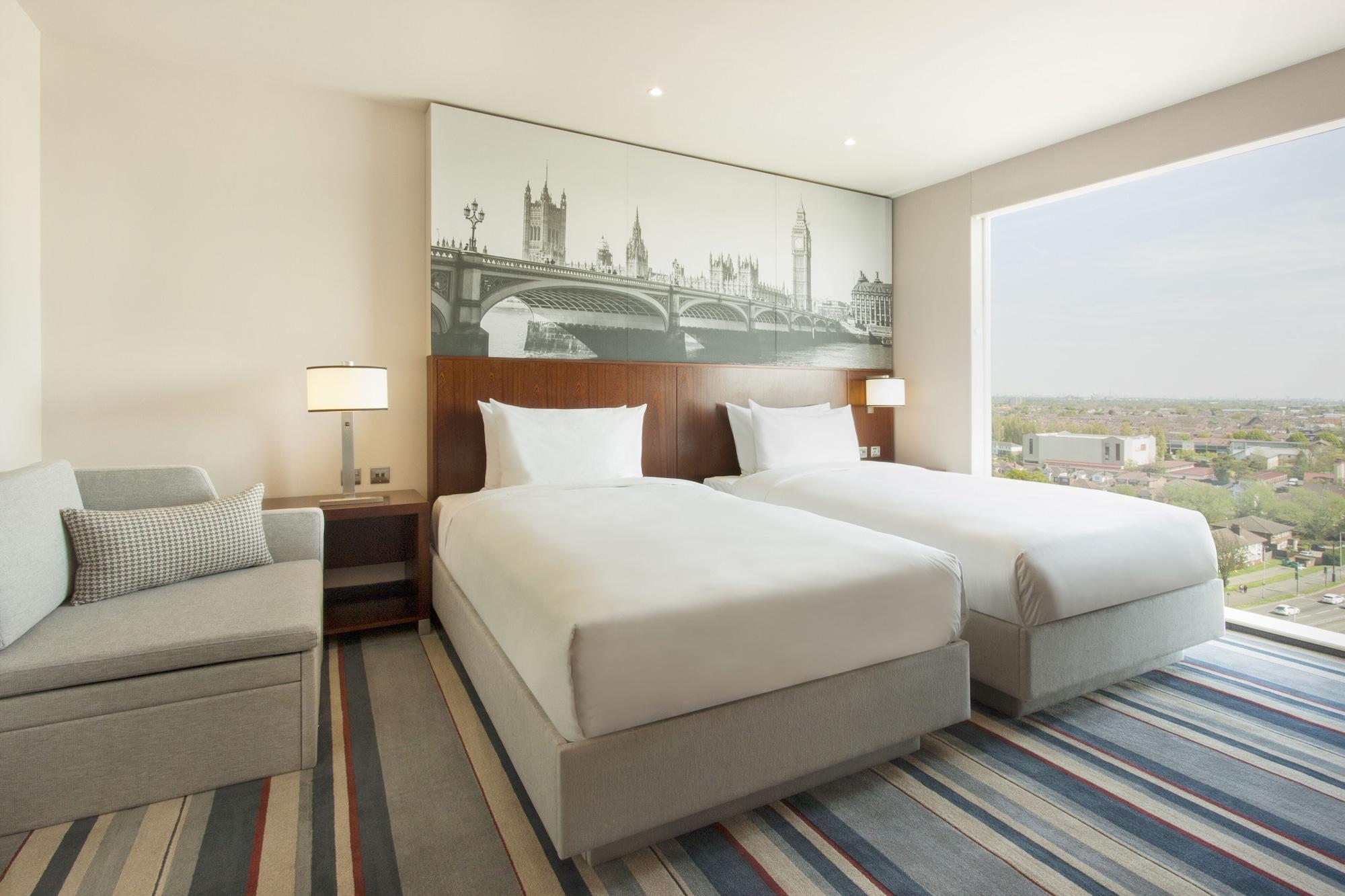 Hyatt Place West London Hayes ヒースロー エクステリア 写真
