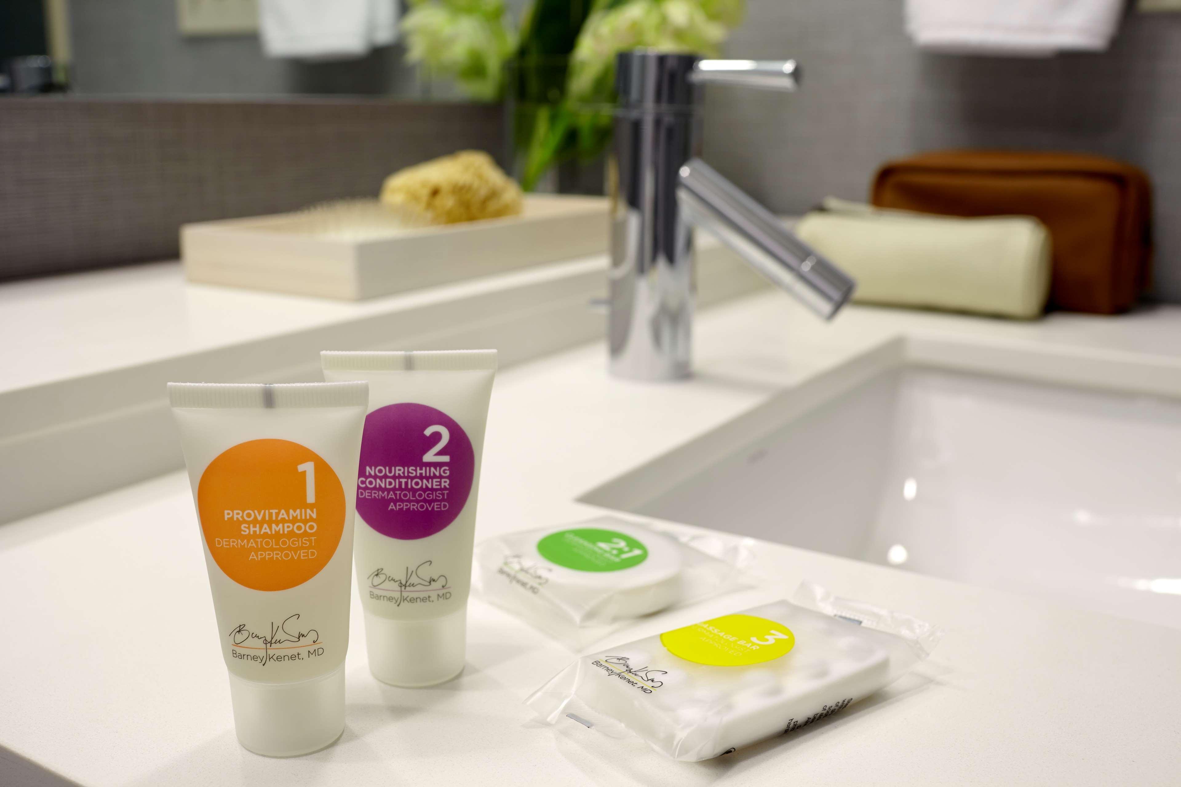 Hyatt Place West London Hayes ヒースロー エクステリア 写真