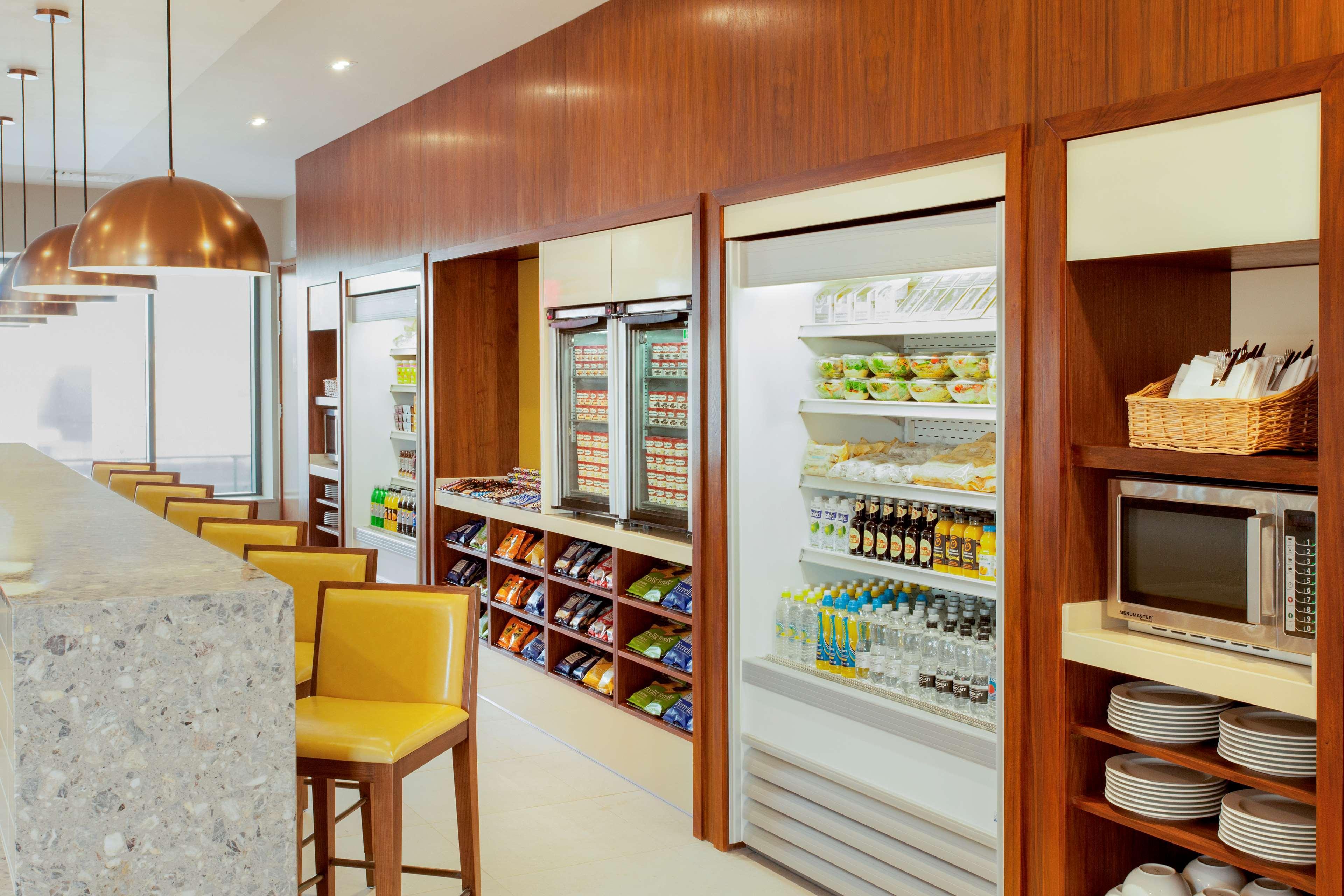 Hyatt Place West London Hayes ヒースロー エクステリア 写真
