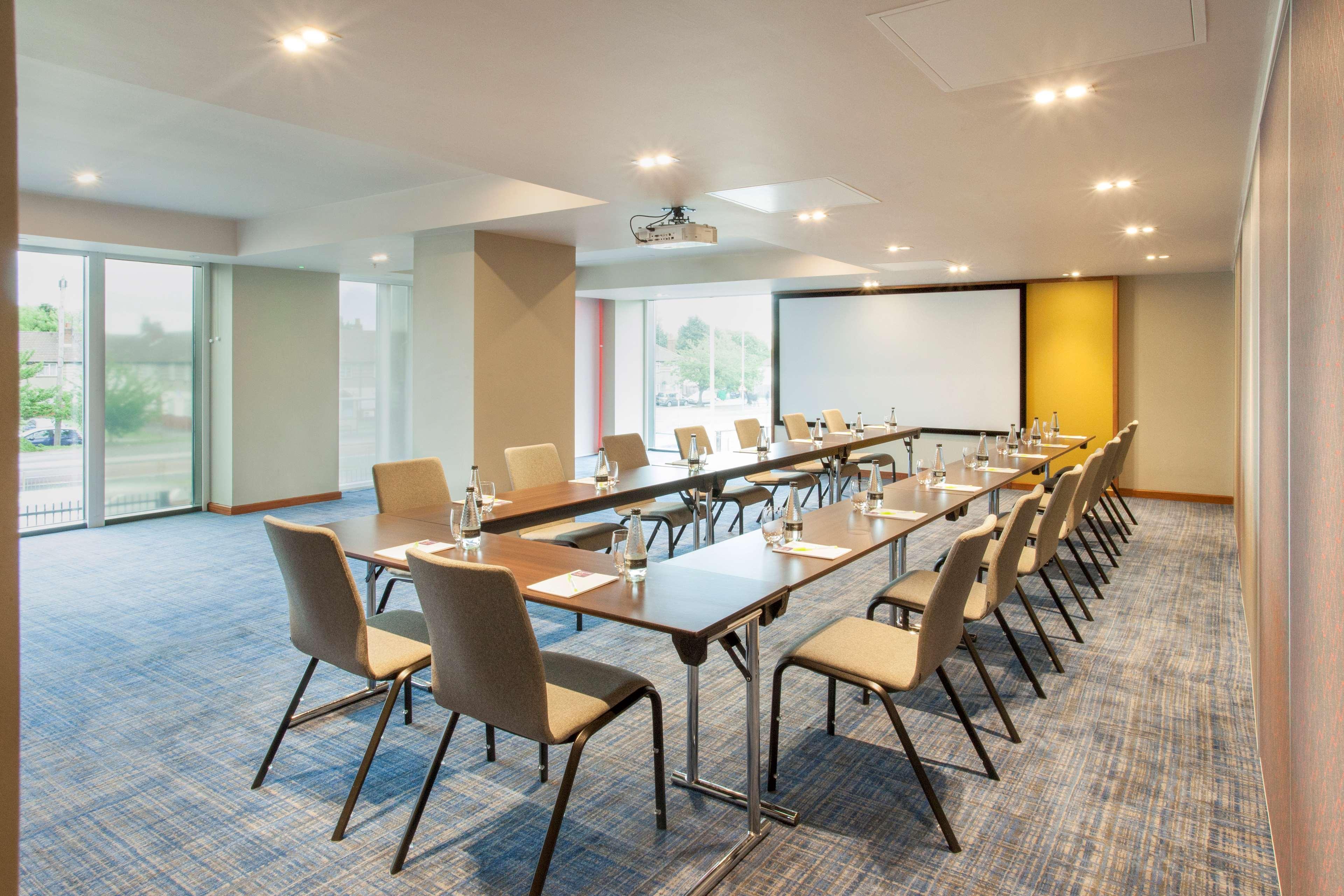 Hyatt Place West London Hayes ヒースロー エクステリア 写真