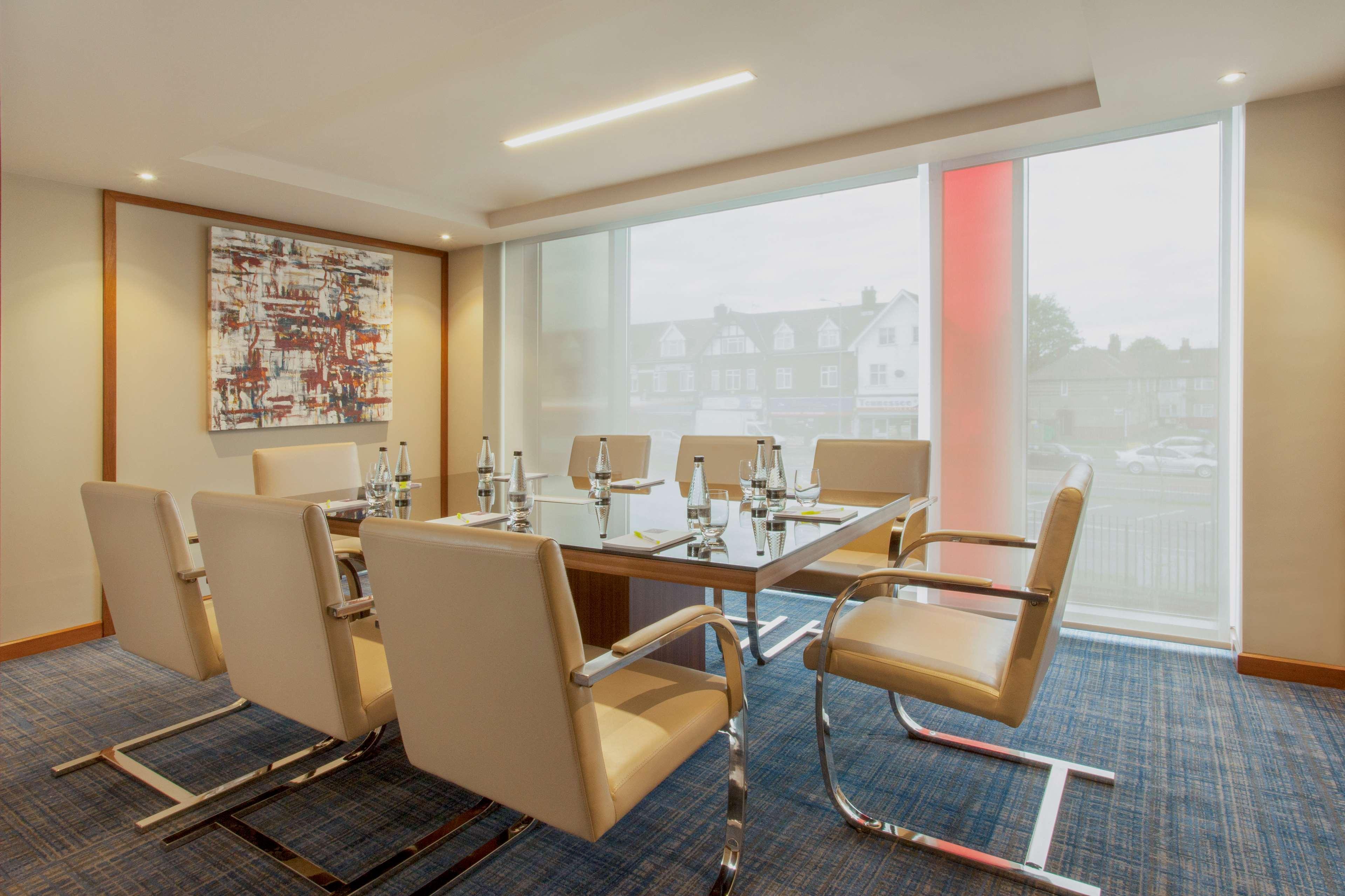Hyatt Place West London Hayes ヒースロー エクステリア 写真