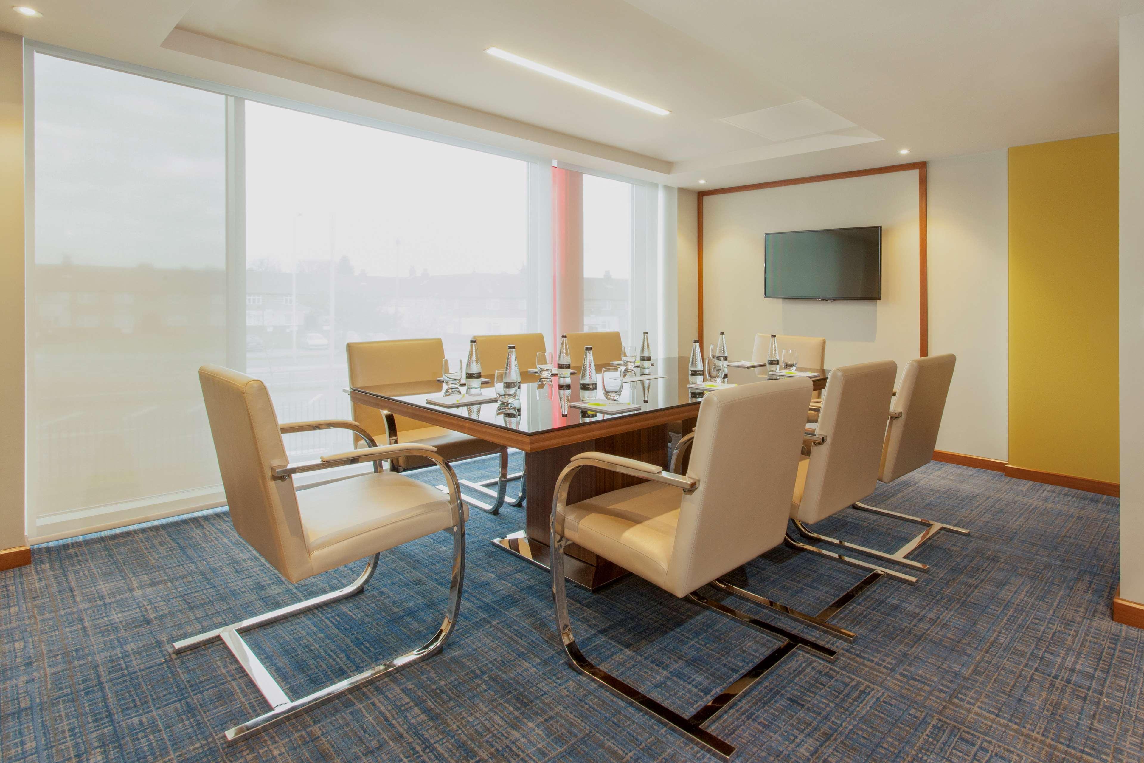 Hyatt Place West London Hayes ヒースロー エクステリア 写真