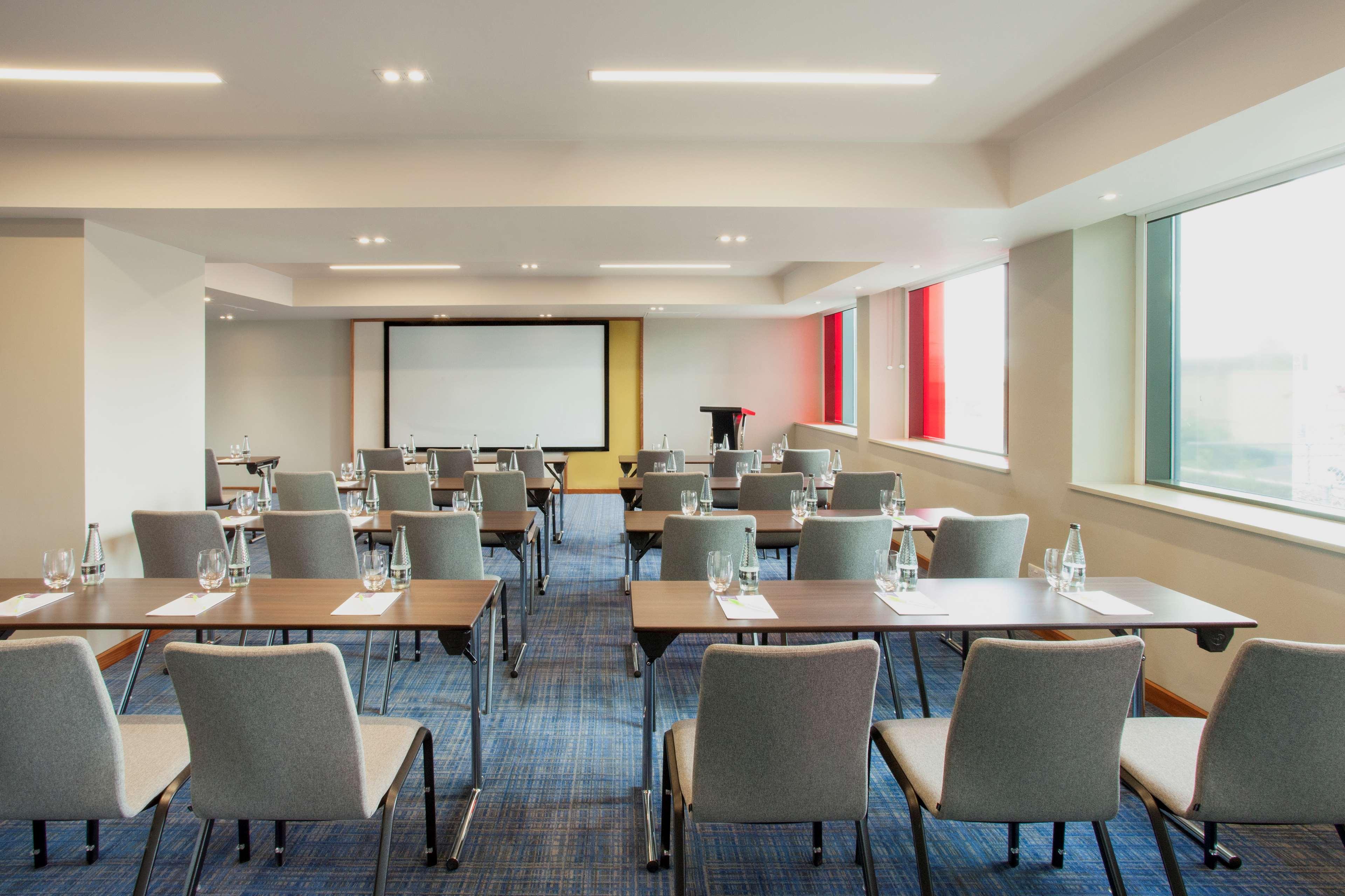Hyatt Place West London Hayes ヒースロー エクステリア 写真