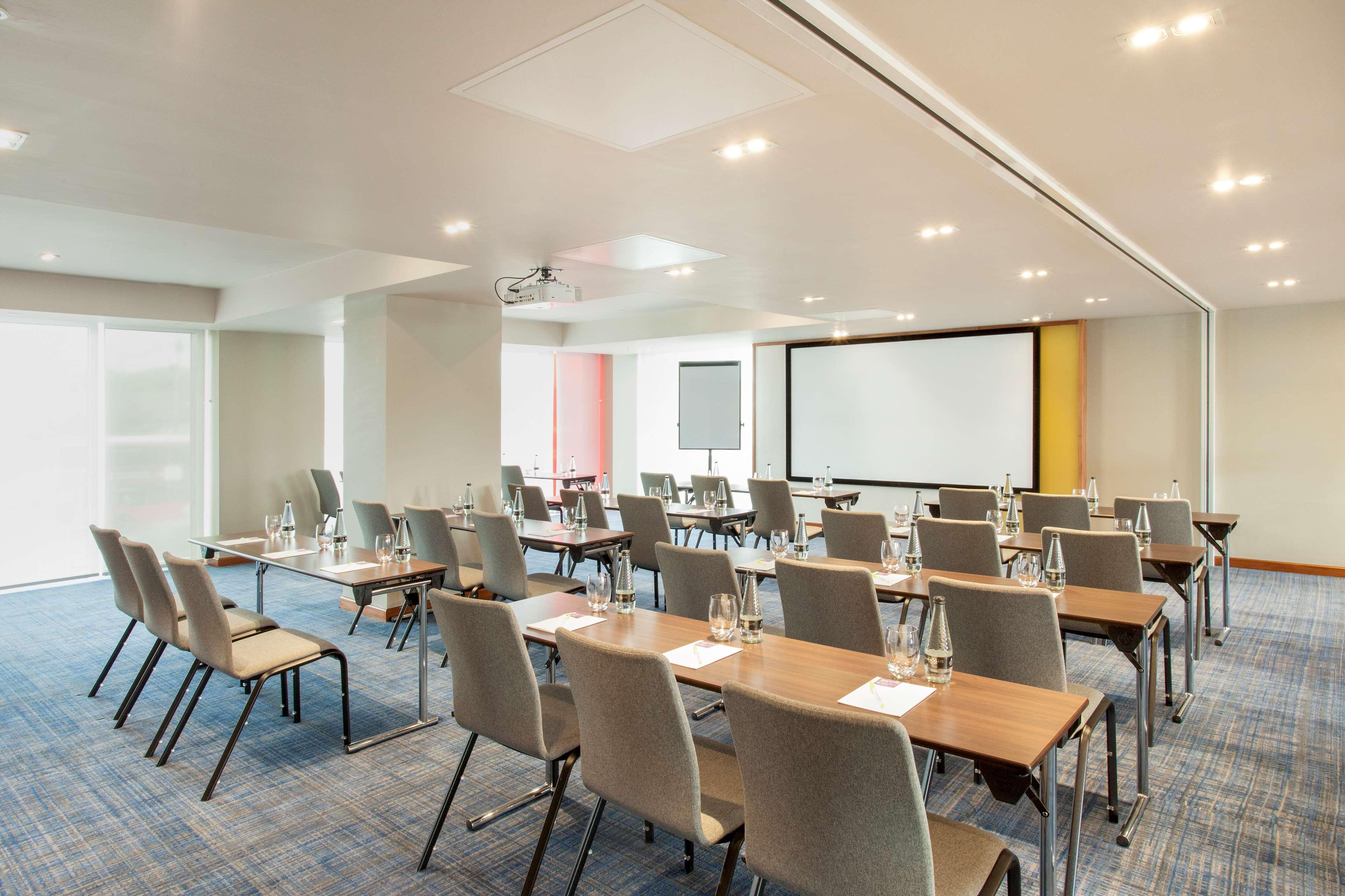 Hyatt Place West London Hayes ヒースロー エクステリア 写真