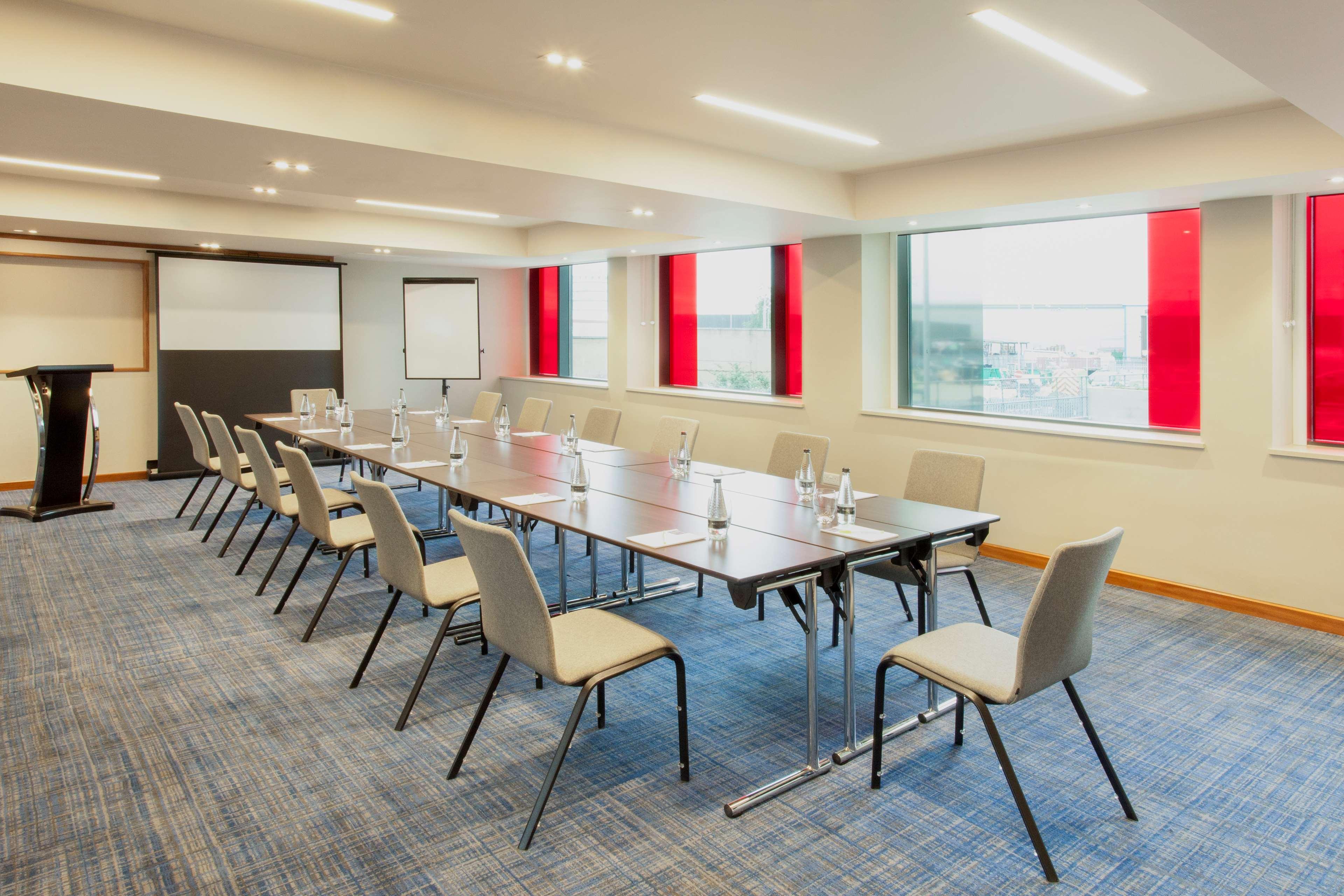 Hyatt Place West London Hayes ヒースロー エクステリア 写真