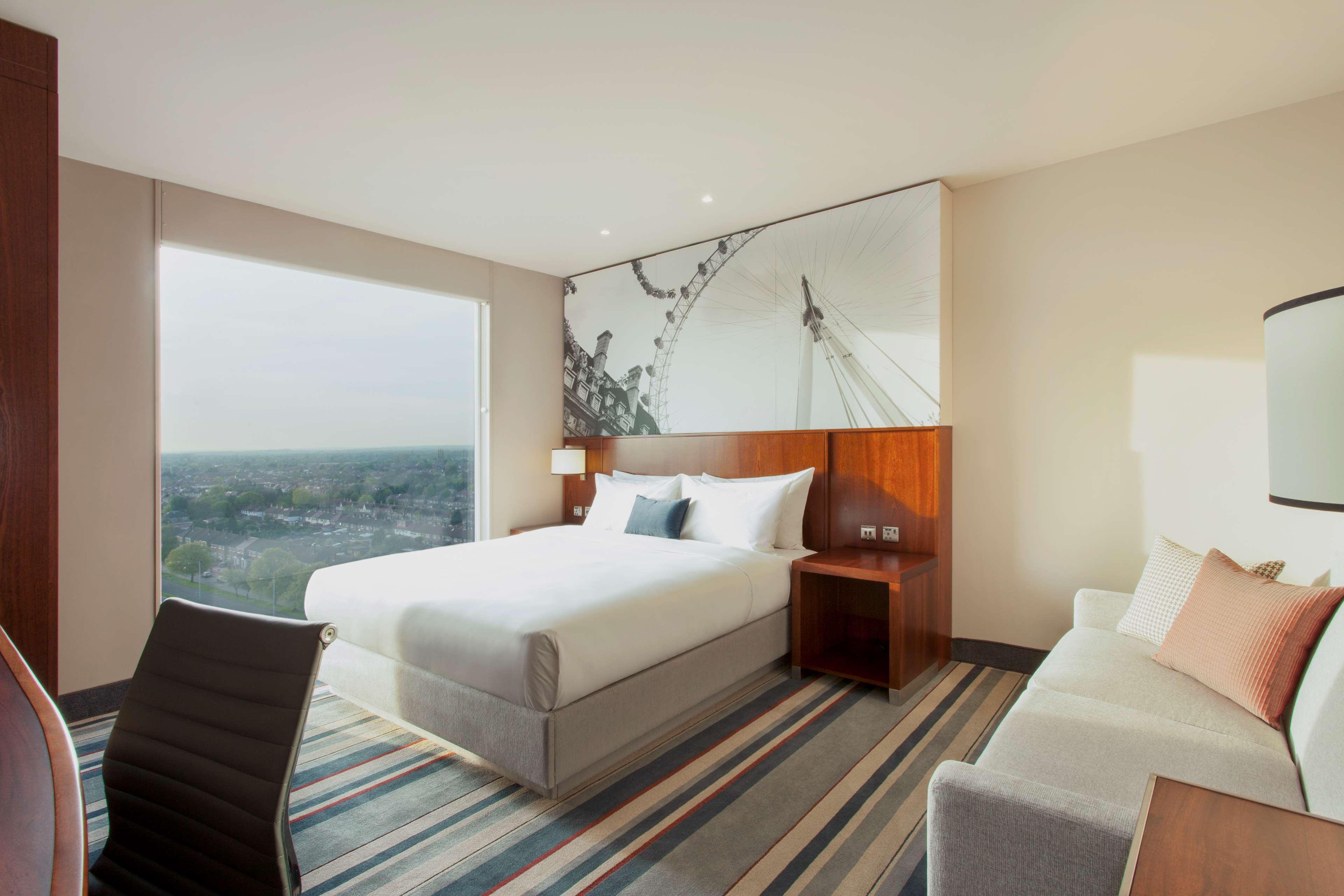 Hyatt Place West London Hayes ヒースロー エクステリア 写真